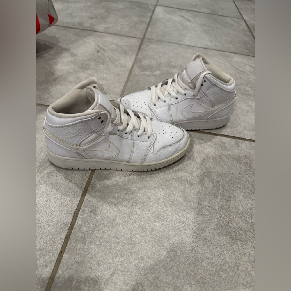 Grade School Nike Air Jordan 1 Mids “Triple White” Sneakers GS Size 5.5